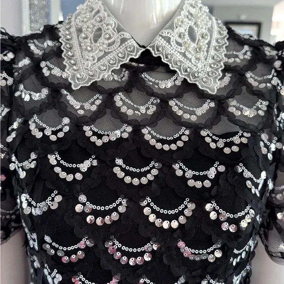 New 🖤 Chic Black and White Mini Dress with Lace Collar - Picture 6 of 17